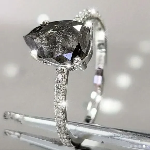 Elegant Ring mineral gray cubic zirconia - Picture 2 of 3